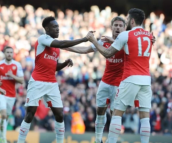 Arsenal's Welbeck and Giroud Celebrate Goal Against Norwich City (2015-16)