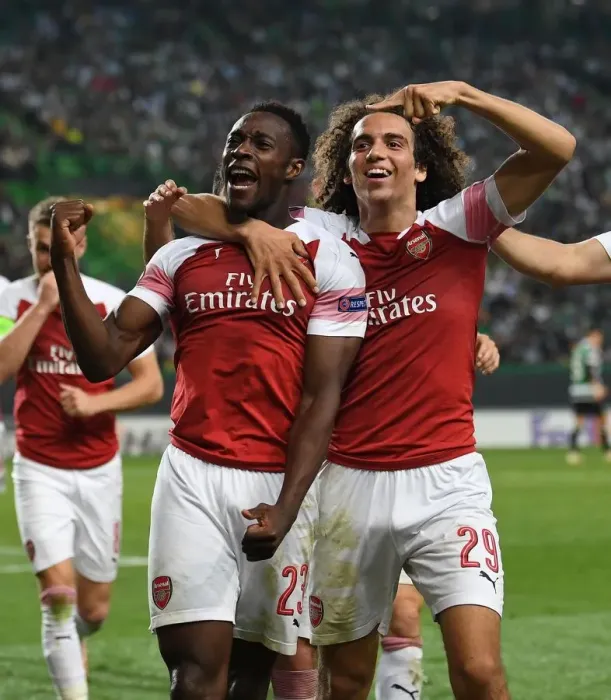 Framed Print : Arsenal's Welbeck and Guendouzi Celebrate Goal in Europa League Match against Sporting Lisbon