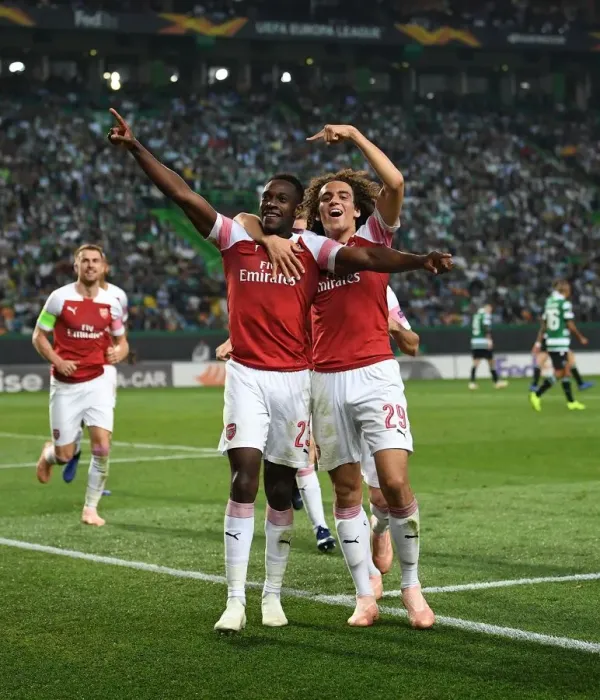 Framed Print : Arsenal's Welbeck and Guendouzi Celebrate Goal Against Sporting Lisbon in Europa League