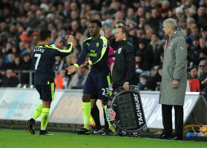 Framed Print : Arsenal's Welbeck Replaces Sanchez Against Swansea in Premier League Clash (2016-17) Framed Print : Arsenal's Welbeck Replaces Sanchez Against Swansea in Premier League Clash (2016-17)