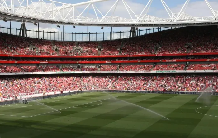 Framed Print : Arsenal's Wet Victory: 4-1 Over Portsmouth in the Premier League (2009)