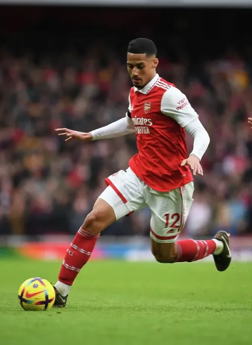Framed Print : Arsenal's William Saliba in Action Against Brentford in the Premier League Framed Print : Arsenal's William Saliba in Action Against Brentford in the Premier League