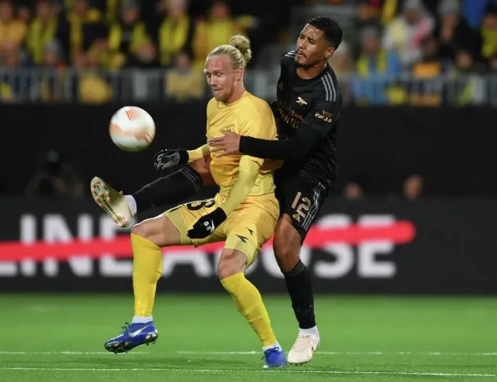 Framed Print : Arsenal's William Saliba Faces Off Against Bodo / Glimt's Lars Salvesen in Europa League Clash