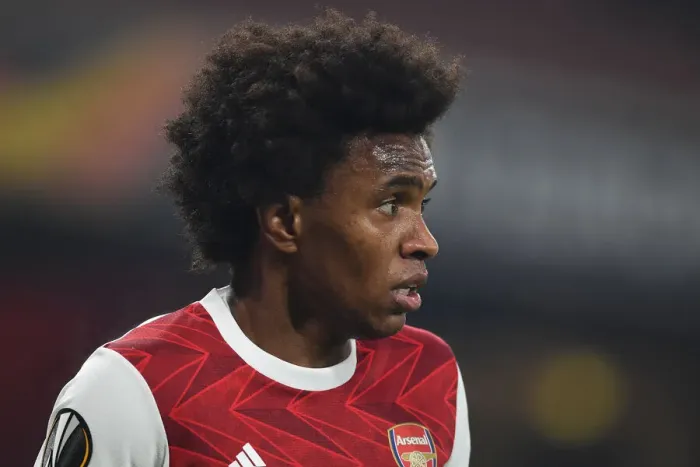 Framed Print : Arsenal's Willian in Action against Molde FK in Europa League Group Stage