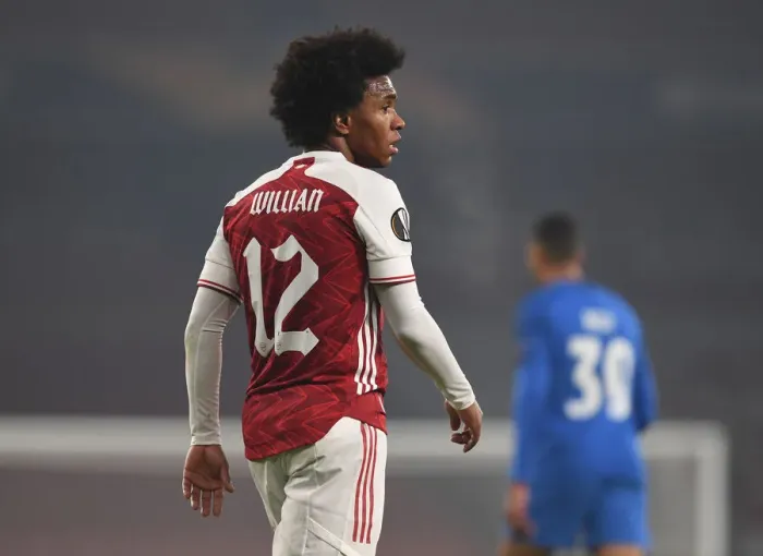 Framed Print : Arsenal's Willian in Action against Molde FK in UEFA Europa League