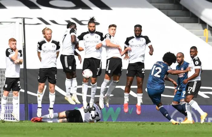 Framed Print : Arsenal's Willian Faces Fulham's Wall in Premier League Showdown