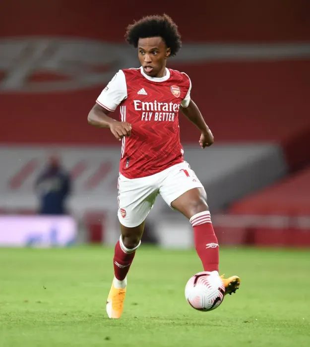 Framed Print : Arsenal's Willian Faces Off Against West Ham in Premier League Showdown