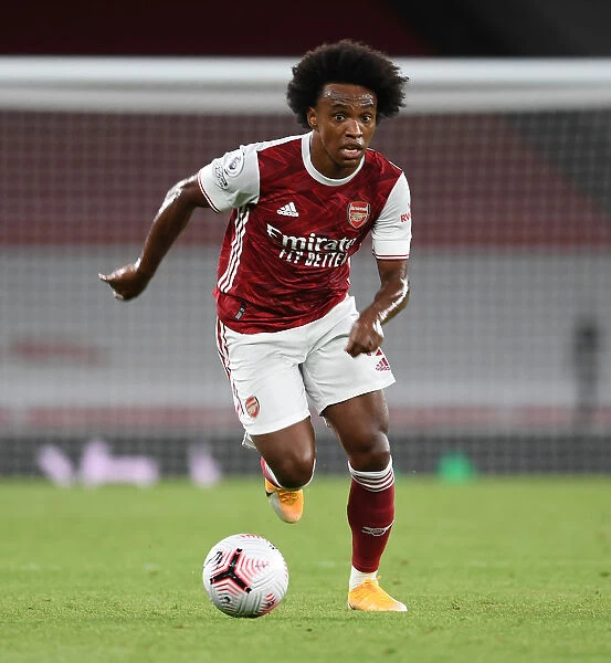 Arsenal's Willian Fights for Control Against West Ham in Intense Premier League Clash