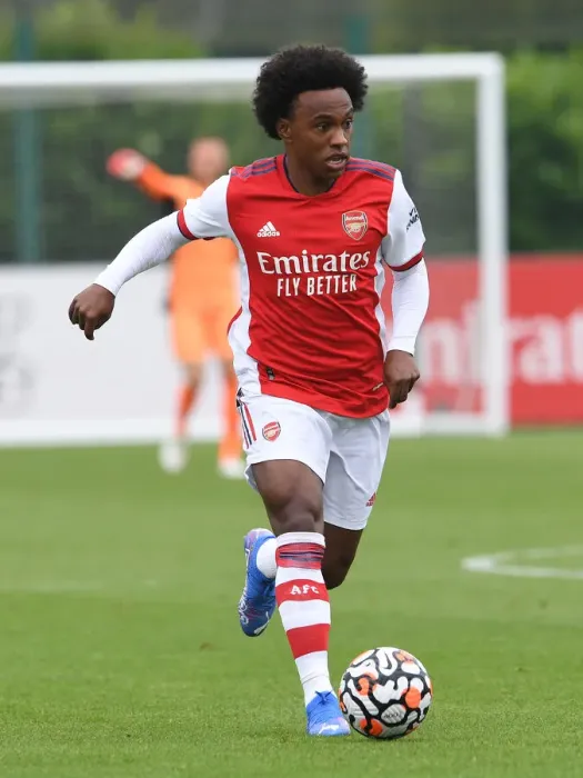 Framed Print : Arsenal's Willian in Pre-Season Form: Arsenal vs Millwall (2021-22)