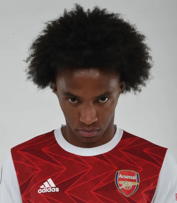 Framed Print : Arsenal's Willian in Training at London Colney, 2020-21 Season Framed Print : Arsenal's Willian in Training at London Colney, 2020-21 Season