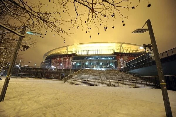 Arsenal's Winter Battlefield: Emirates Stadium vs. Blackburn Rovers, Premier League, London 2012
