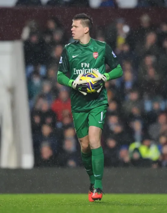 Framed Print : Arsenal's Wojciech Szczesny in Action Against Aston Villa (2012-13) Framed Print : Arsenal's Wojciech Szczesny in Action Against Aston Villa (2012-13)