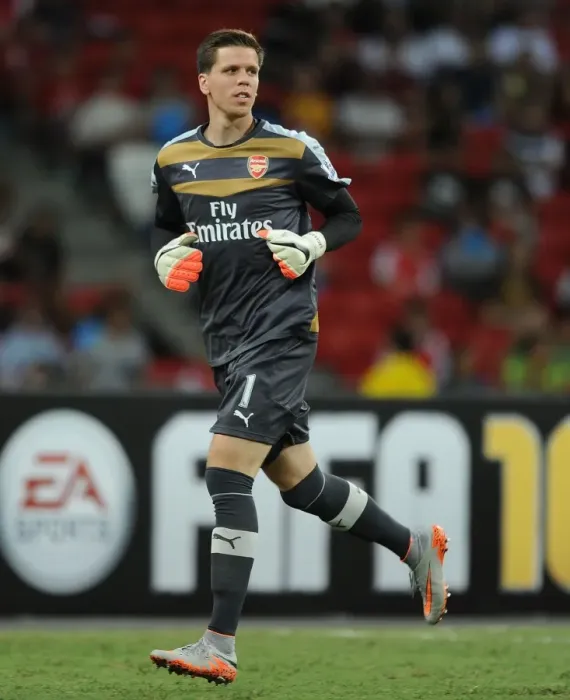 Framed Print : Arsenal's Wojciech Szczesny in Action Against Singapore XI at Singapore National Stadium (July 15, 2015) Framed Print : Arsenal's Wojciech Szczesny in Action Against Singapore XI at Singapore National Stadium (July 15, 2015)