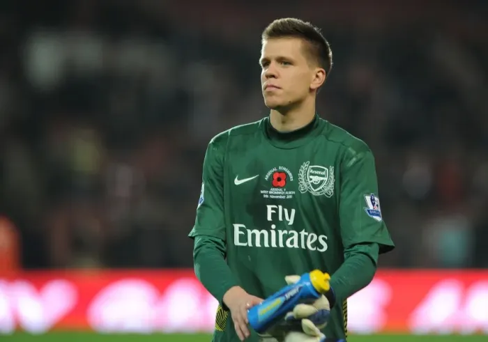 Framed Print : Arsenal's Wojciech Szczesny in Action against West Bromwich Albion (2011-12) Framed Print : Arsenal's Wojciech Szczesny in Action against West Bromwich Albion (2011-12)