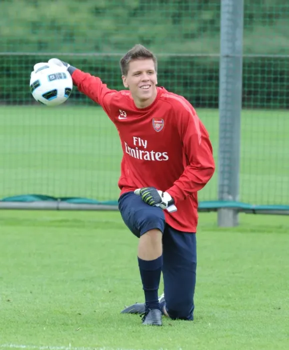 Framed Print : Arsenal's Wojciech Szczesny at London Colney Training Ground (Pre-Season 2010-11) Framed Print : Arsenal's Wojciech Szczesny at London Colney Training Ground (Pre-Season 2010-11)