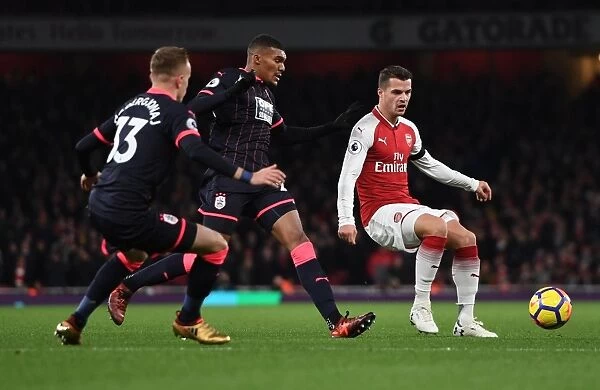 Arsenal's Xhaka Fends Off Huddersfield Duo Welbeck, Hadergjonaj