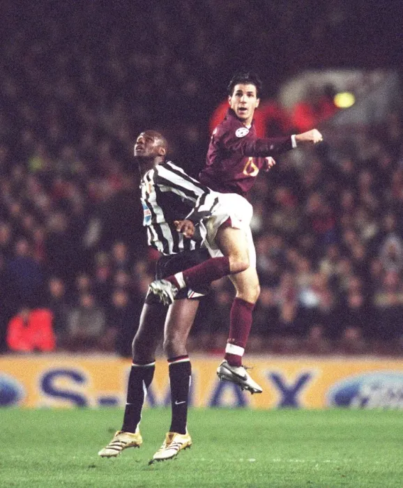 Framed Print : Arsenal's Young Star Cesc Fabregas Outshines Veteran Patrick Vieira in Champions League Clash against Juventus