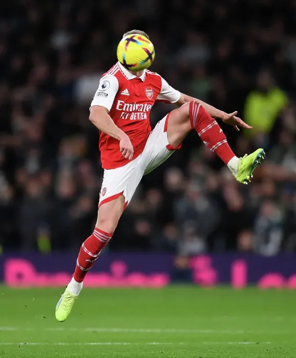Framed Print : Arsenal's Zinchenko in Action: Battle of the London Giants - Arsenal vs. Tottenham (2022-23) Premier League Clash Framed Print : Arsenal's Zinchenko in Action: Battle of the London Giants - Arsenal vs. Tottenham (2022-23) Premier League Clash