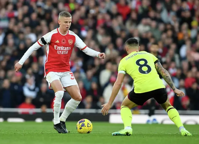 Framed Print : Arsenal's Zinchenko Fends Off Burnley's Brownhill in Premier League Clash Framed Print : Arsenal's Zinchenko Fends Off Burnley's Brownhill in Premier League Clash