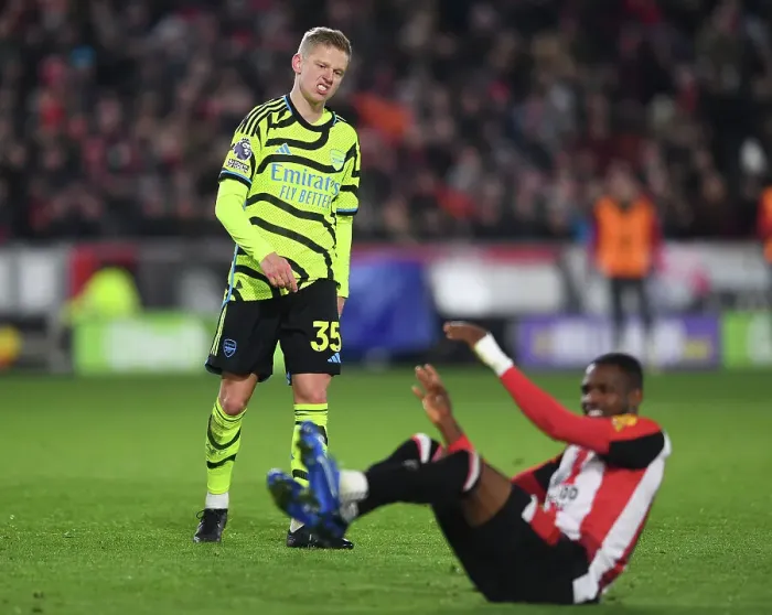 Framed Print : Arsenal's Zinchenko Shines in Brentford Showdown (2023-24 Premier League) Framed Print : Arsenal's Zinchenko Shines in Brentford Showdown (2023-24 Premier League)