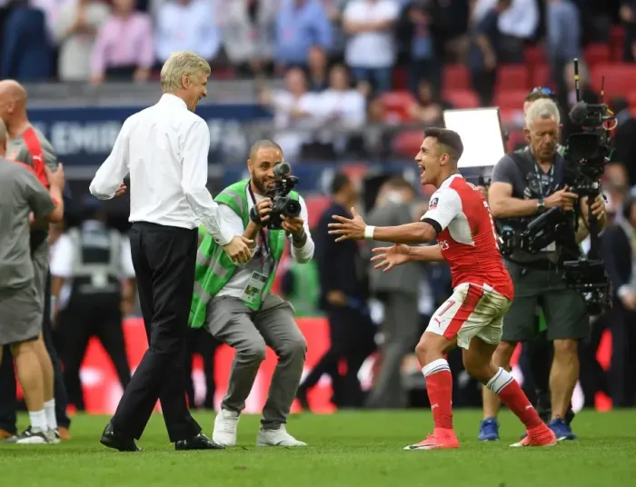 Framed Print : Arsene Wenger and Alexis Sanchez: Celebrating Arsenal's FA Cup Victory over Chelsea