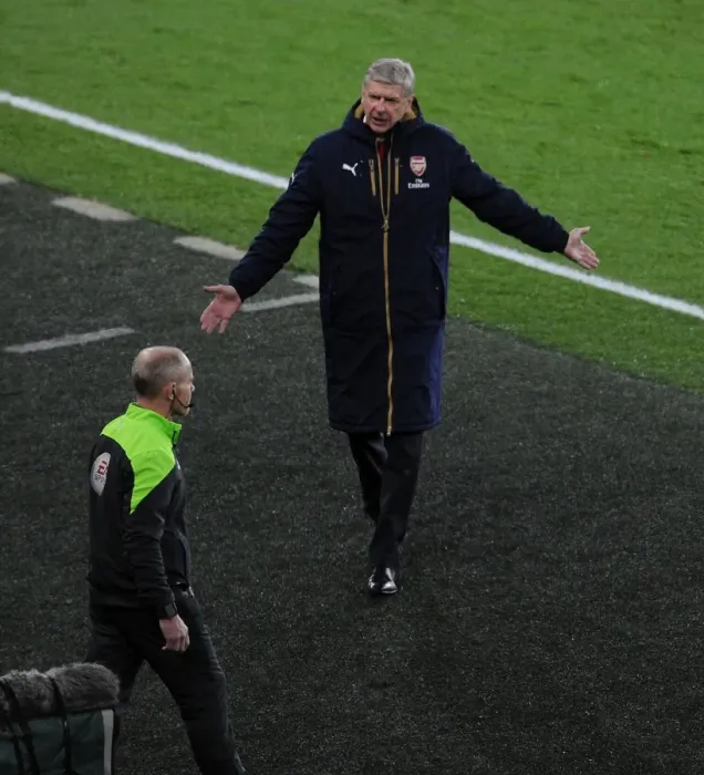 Framed Print : Arsene Wenger Argues with Referee over Disallowed Goal in Arsenal vs Swansea Clash (2015-16) Framed Print : Arsene Wenger Argues with Referee over Disallowed Goal in Arsenal vs Swansea Clash (2015-16)