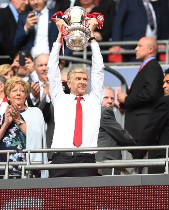 Framed Print : Arsene Wenger and Arsenal Celebrate FA Cup Victory over Chelsea (2017)