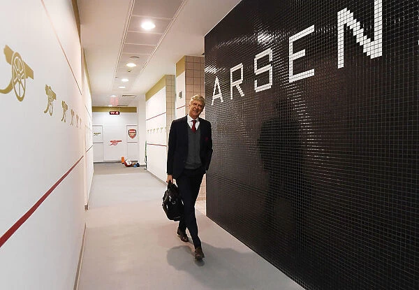 Arsene Wenger in the Arsenal Dressing Room Before Arsenal vs Burnley (2017-18)