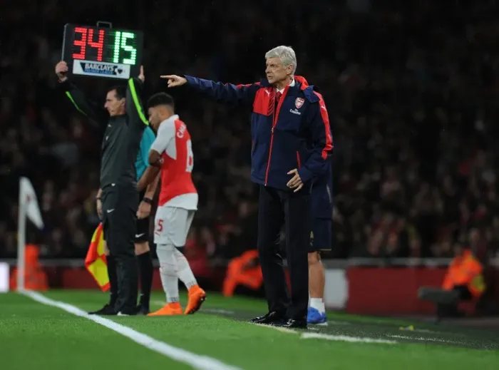 Framed Print : Arsene Wenger and Arsenal Face Off Against Liverpool in Premier League Clash (2015 / 16)
