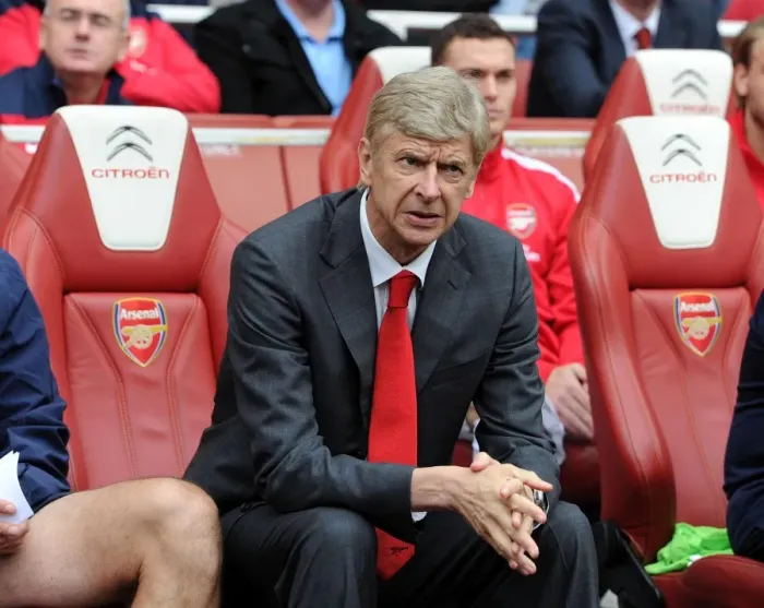 Framed Print : Arsene Wenger and Arsenal Face Stoke City in the Premier League (2013-14) Framed Print : Arsene Wenger and Arsenal Face Stoke City in the Premier League (2013-14)