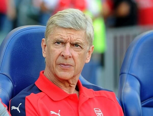 Arsene Wenger the Arsenal Manager. Arsenal 3: 1 Chivas