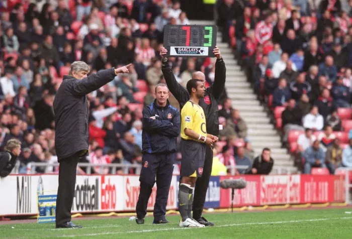 Framed Print : Arsene Wenger the Arsenal Manager brings on substitute Ashley Cole (Arsenal)
