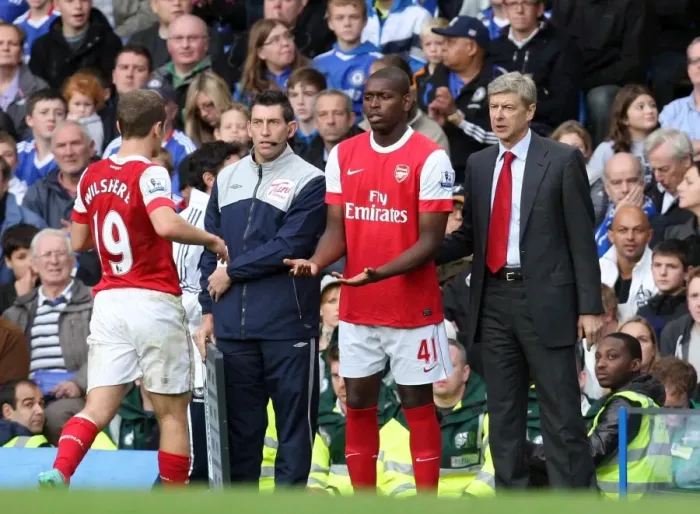 Framed Print : Arsene Wenger the Arsenal Manager with Jay Emmanuel Thomas who is coming on for Jack Wilshere