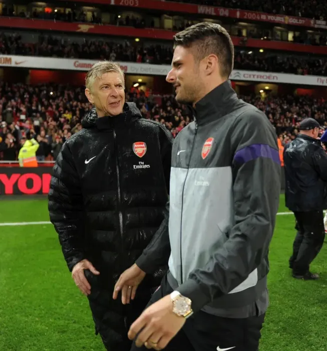 Framed Print : Arsene Wenger the Arsenal Manager with Olivier Giroud (Arsenal) during the lap of