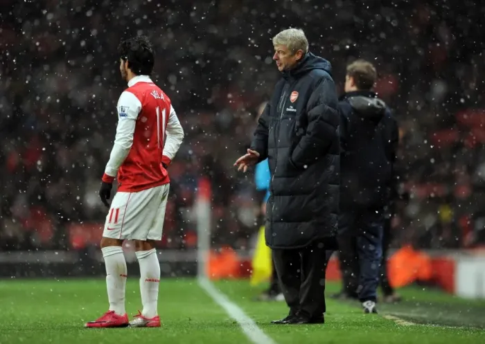 Framed Print : Arsene Wenger the Arsenal Manager talks to Carlos Vela (Arsenal). Arsenal 2