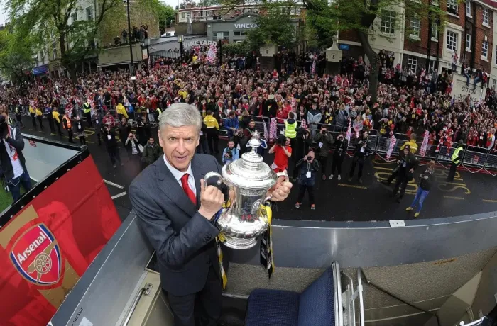 Framed Print : Arsene Wenger Celebrates Arsenal's FA Cup Victory: Parade through Islington, London (2015)