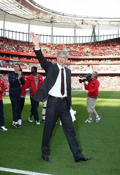 Arsene Wenger Celebrates Arsenal's Victory over Stoke City: 4-1