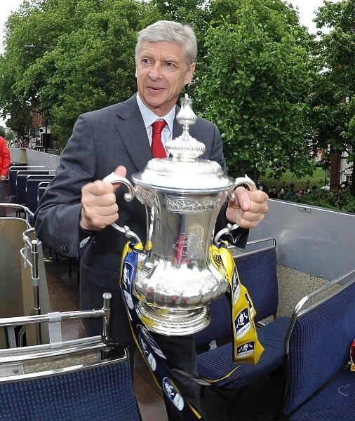 Arsene Wenger Celebrates FA Cup Victory with Arsenal: 2014-15 Parade in London