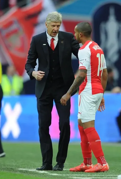Framed Print : Arsene Wenger Coaching Theo Walcott during Arsenal's FA Cup Semi-Final Match against Reading