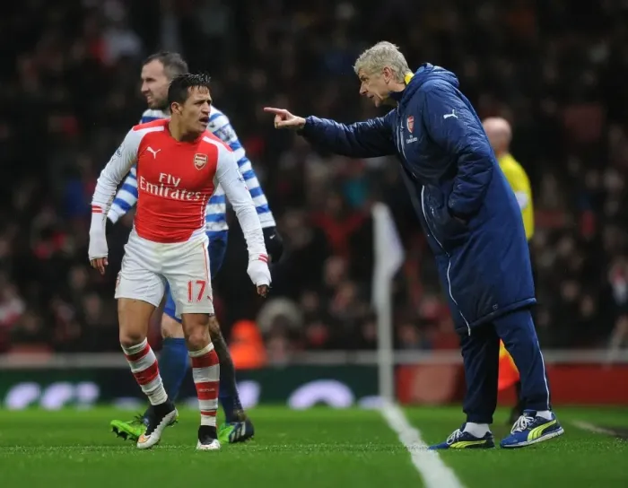 Framed Print : Arsene Wenger Conferring with Alexis Sanchez during Arsenal's Match against Queens Park Rangers (2014-15)