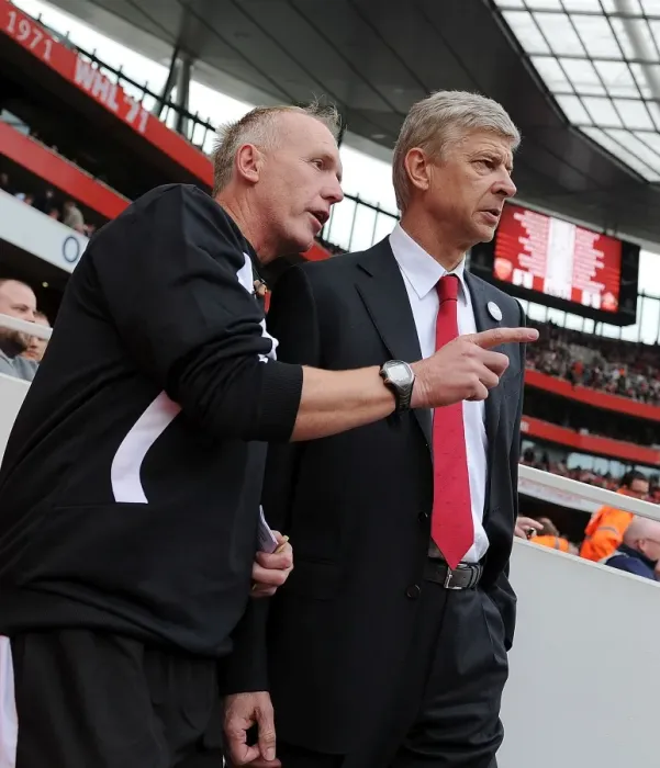 Framed Print : Arsene Wenger Conferring with Fourth Official Peter Walton at Arsenal vs. Sunderland (2011-12)