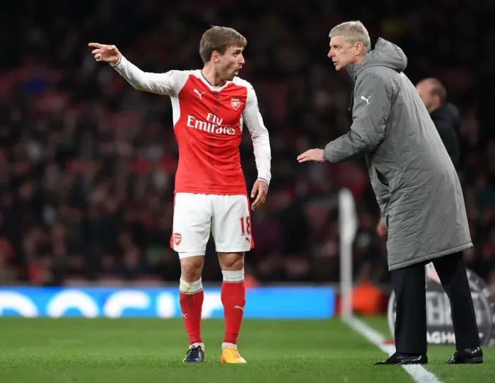 Framed Print : Arsene Wenger Consults Nacho Monreal during Arsenal's Clash against Leicester City (2016-17) Framed Print : Arsene Wenger Consults Nacho Monreal during Arsenal's Clash against Leicester City (2016-17)