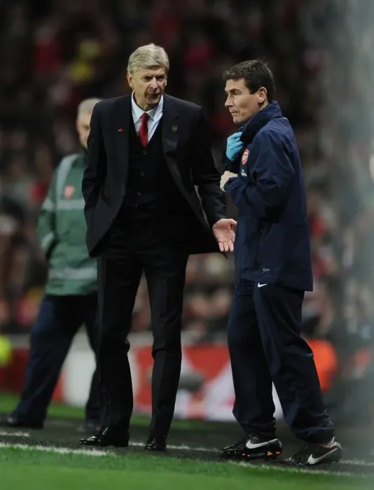 Framed Print : Arsene Wenger and Doctor Gary O'Driscoll during Arsenal vs Liverpool, 2013-14 Premier League Framed Print : Arsene Wenger and Doctor Gary O'Driscoll during Arsenal vs Liverpool, 2013-14 Premier League