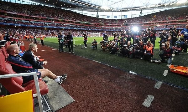 Arsene Wenger in the Dugout: Arsenal v Fenerbahce UEFA Champions League Play-offs, 2013