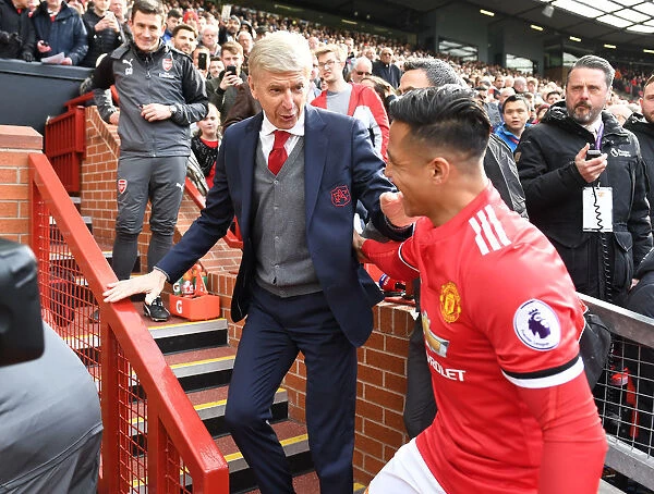 Arsene Wenger Embraces Former Player Alexis Sanchez: Manchester United vs. Arsenal, Premier League 2017-18