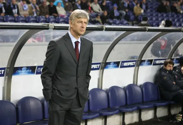 Framed Print : Arsene Wenger Faces 2:0 Deficit Against FC Porto in UEFA Champions League, Group G (10 / 12 / 2008) Framed Print : Arsene Wenger Faces 2:0 Deficit Against FC Porto in UEFA Champions League, Group G (10 / 12 / 2008)