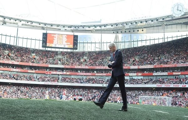 Arsene Wenger Faces Manchester United in the Premier League Clash, 2015 / 16