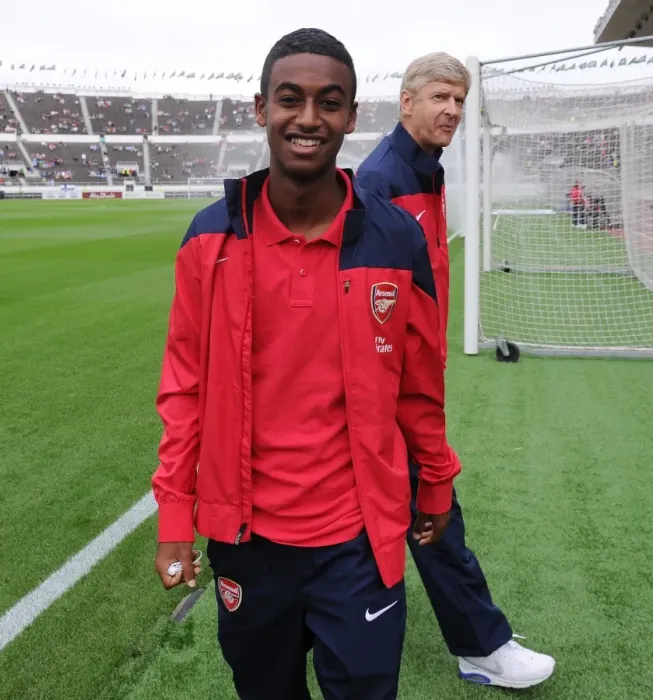 Framed Print : Arsene Wenger and Gedion Zelalem: Arsenal Pre-Season Training, Arsenal v Manchester City, 2013