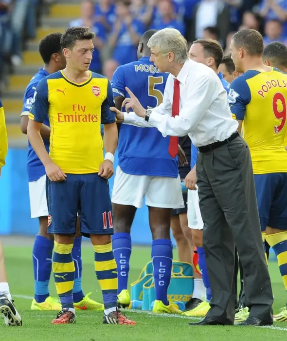 Framed Print : Arsene Wenger Guiding Mesut Ozil: Leicester City vs. Arsenal, 2014-15 Premier League