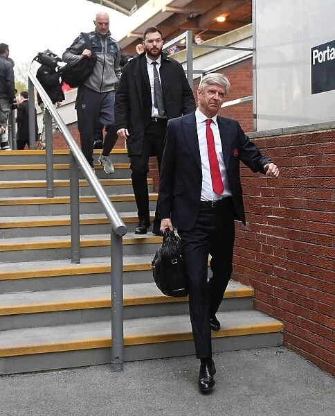 Arsene Wenger Heads to Selhurst Park Before Crystal Palace vs Arsenal (2017)